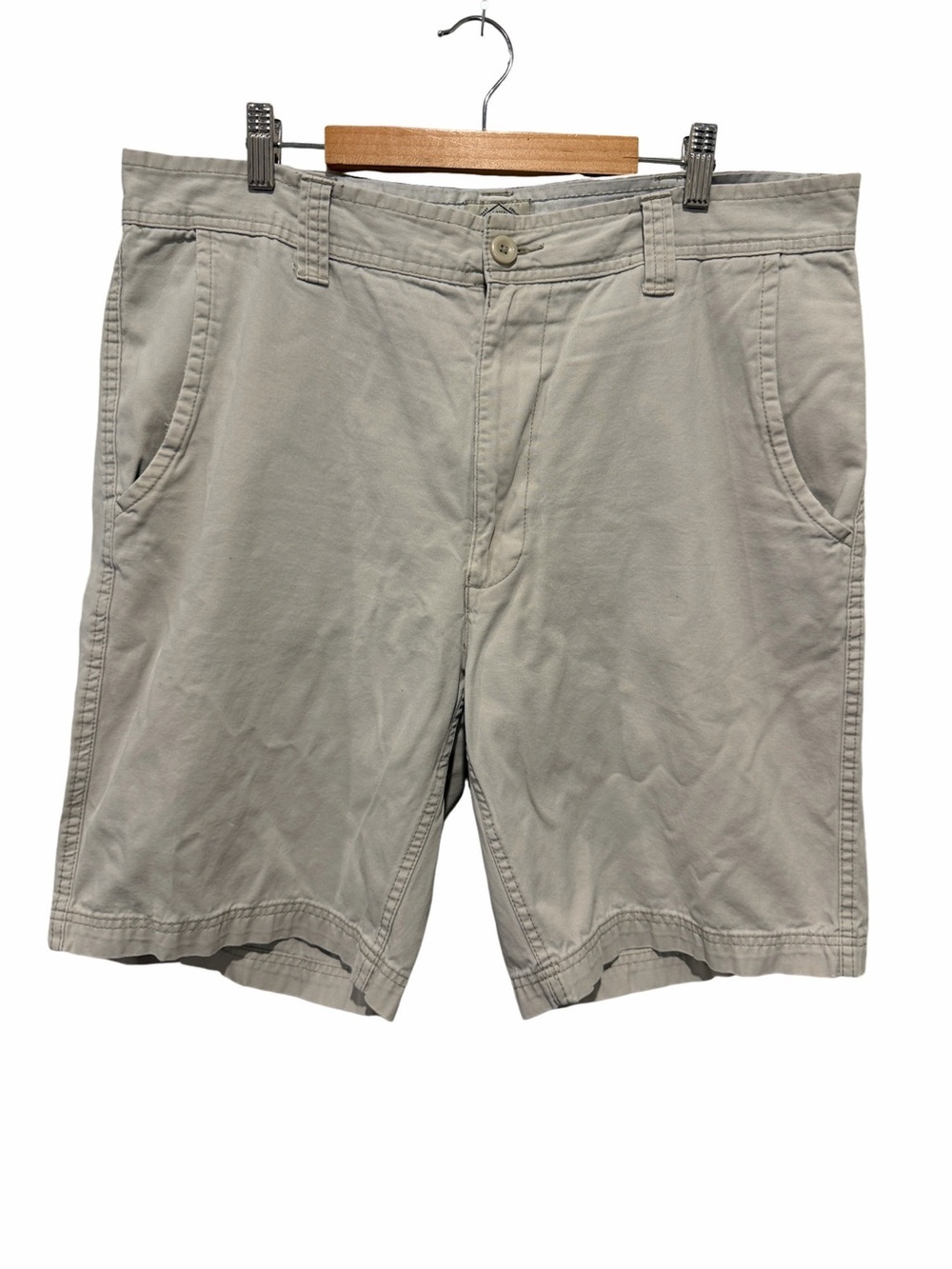 St. John’s Bay Men's Classic Light Tan 100% Cotton Shorts with Pockets. Size 36.